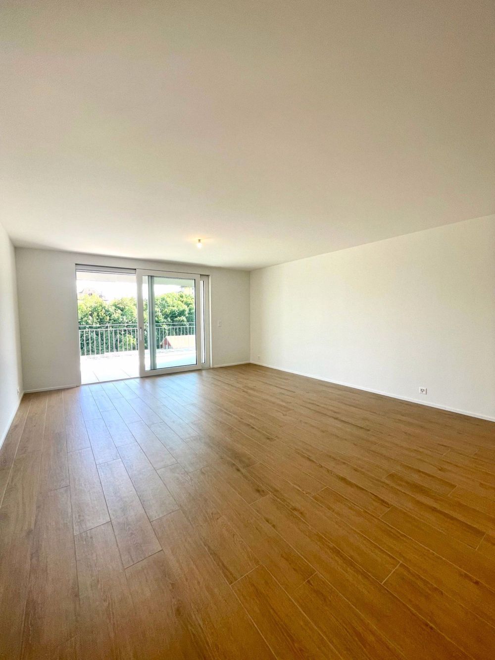 Schönes, völlig neues 2,5-Zimmer-Apartment im 2. Stock - Bild 3