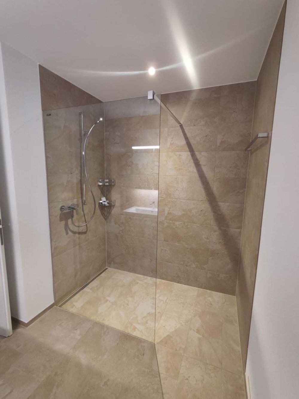Stilvoll wohnen im Eigentumsstandard - Dusche