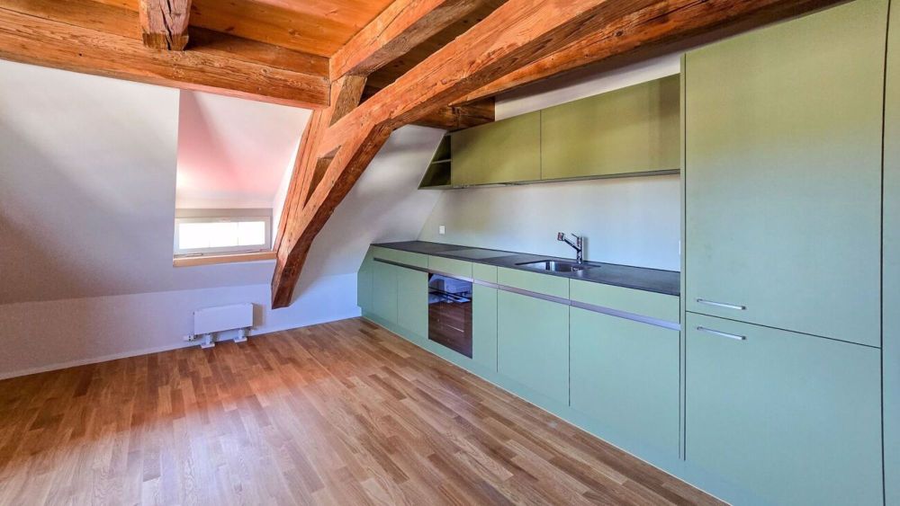 Moderne 2.5 Zimmer-Dachwohnung - Küche mit hochwertigen V-Zug-Einbaugeräten