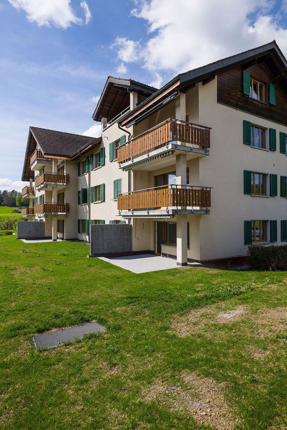Erstvermietung nach Komplettsanierung: 4.5-Zimmer-Wohnung mit Balkon in Wagen - Bild 1
