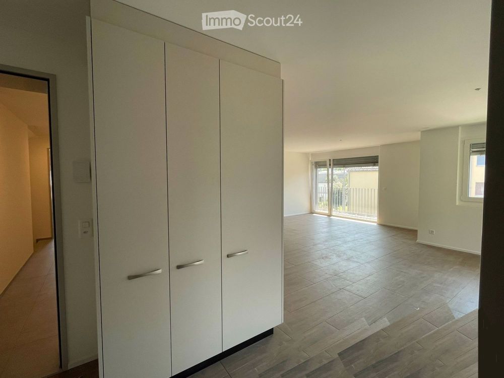 Moderne 2.5-Zimmer-Wohnung in Mörschwil mit Balkon und Garage - Bild 2