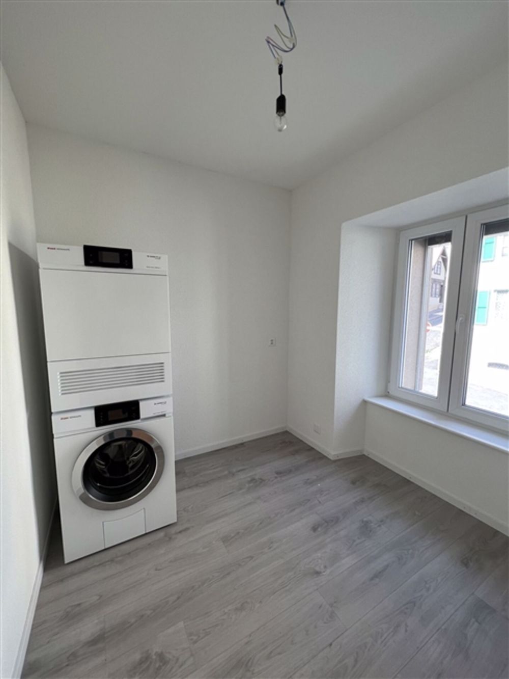 St-Imier, prächtiger Neubau mit grossem Balkon - Bild 9