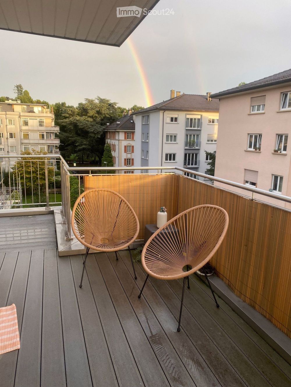 Modern 2.5-Room Attic Apartment with Large Terrace in Lausanne - Bild 5
