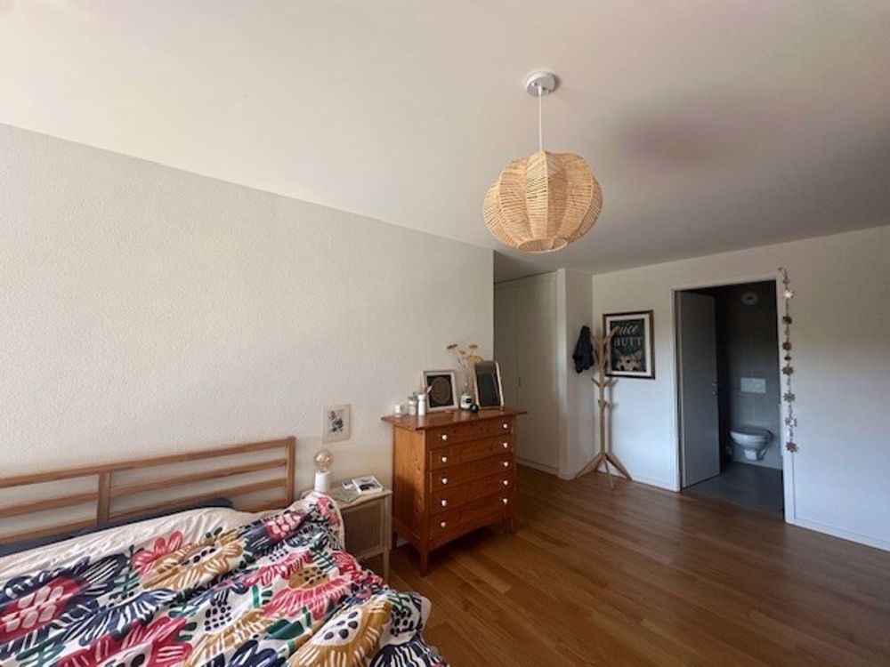 Splendide logement à proximité du centre-ville de Bussigny! - chambre_a_coucher_simple_2_avec_sdb.jpg