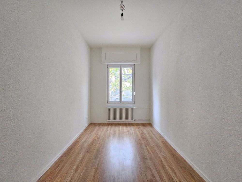Neu renoviert und moderne 3.5 ZWG mit Seeblick perfekt für Paare oder Kleinfamilien - Bild 6