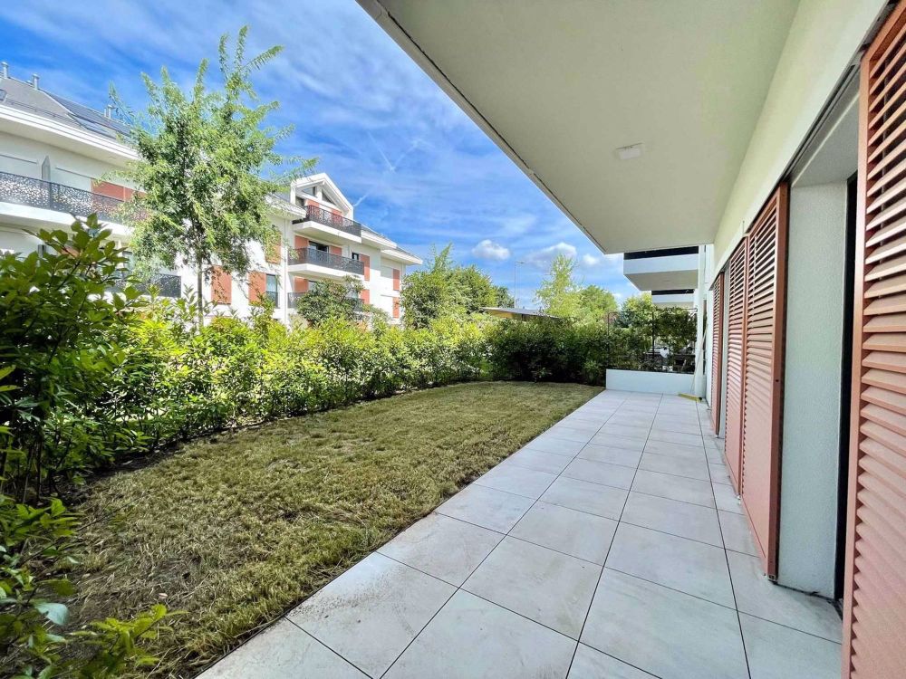 Charmanter Neubau-2.5-Zimmer-Wohnung mit Terrasse und Garten - Bild 2