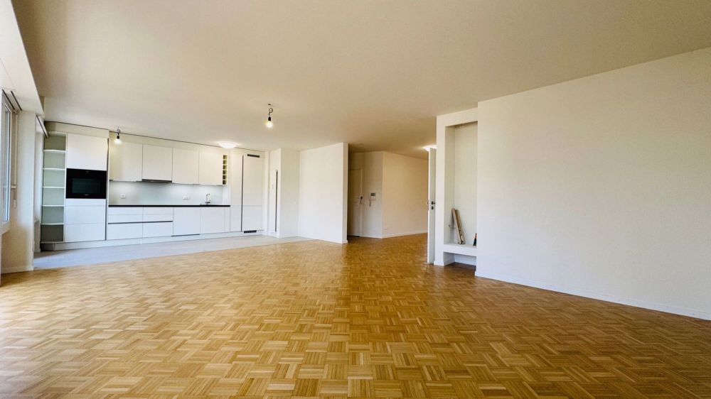 ERSTVERMIETUNG, totalsanierte 3.5-Zimmerwohnung mit 2 Nasszellen, 2 Balkonen und Einstellhallenplatz - Bild 3