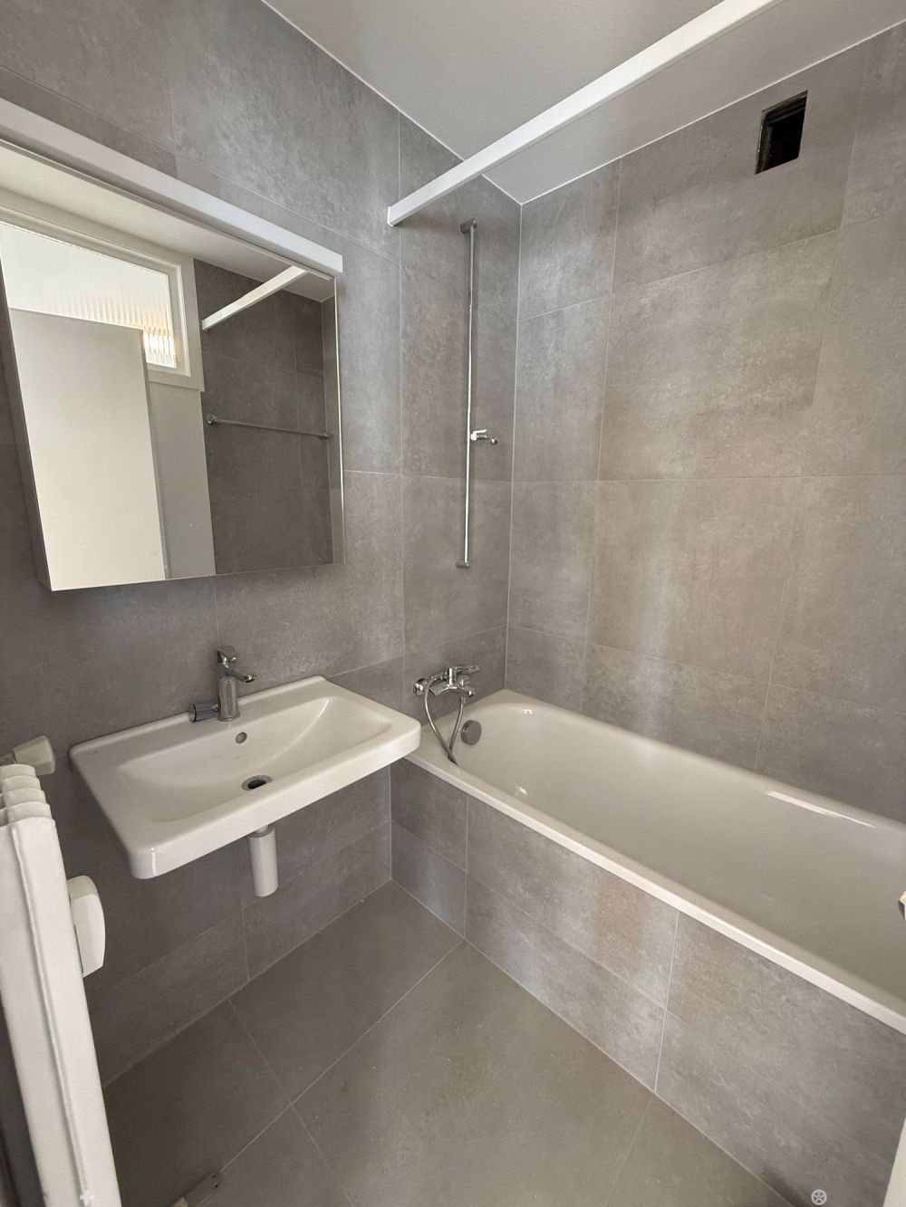 ?? Frisch sanierte 4.5-Zimmerwohnung mit Balkon am beliebten Lischenweg in Biel - Bild 5