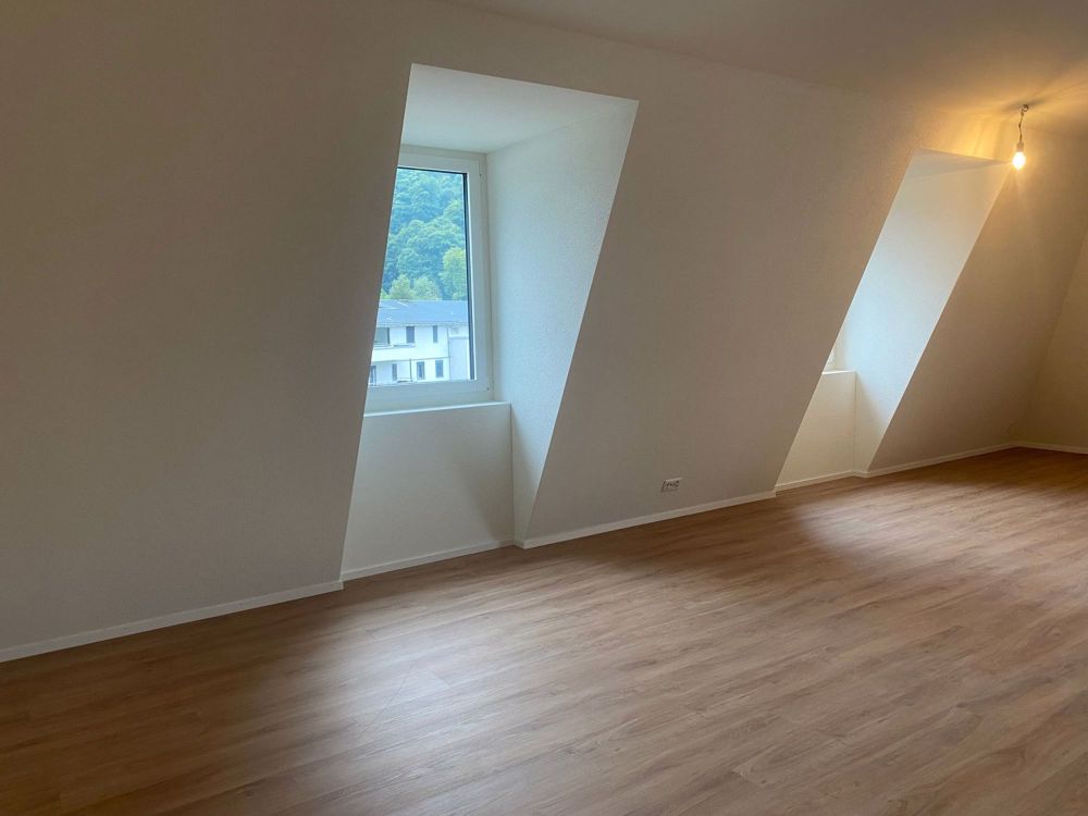 Erstvermietung nach Dachaufstockung - 2.5-Zimerwohnung mit grosszügigem Grundriss - Bild 3
