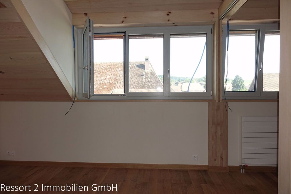 Rüti bei Büren: 2-Zi-Erstvermietung mit Galerie - / Fensterfront
