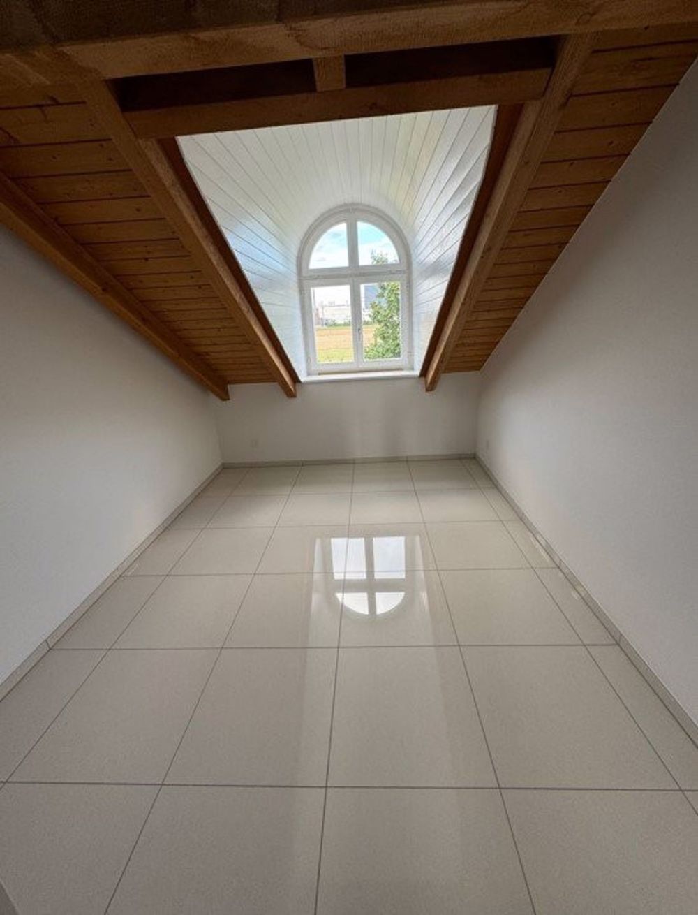 Schöne Dachwohnung! - Zimmer 2