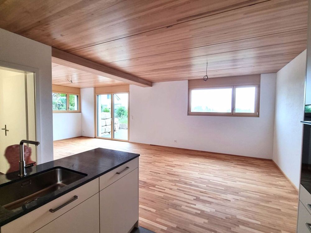 Erstvermietung- 2.5-Zi-Whg. mit Gartensitzplatz und top Weitsicht - Bild 1