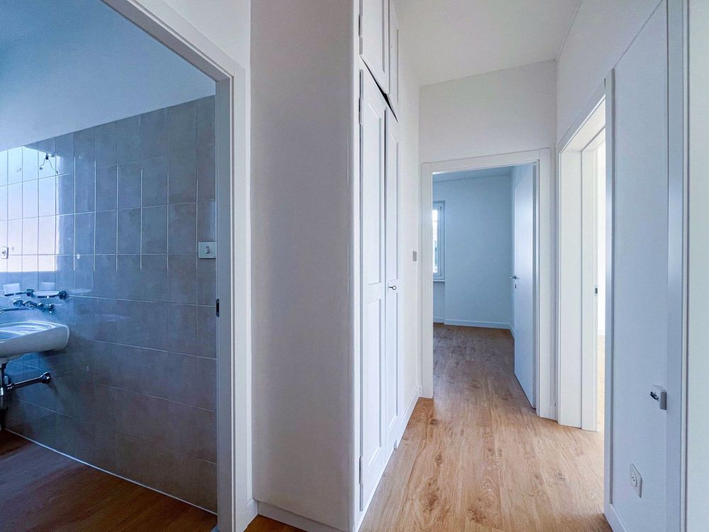 Auf einer Nebenstraße in absoluter Ruhe, komplett renoviert und in erster Vermietung - Corridoio