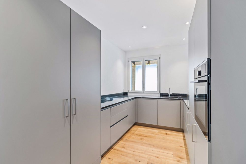 Moderne 2.5-Zimmer-Wohnung mit grossem Garten (Erstbezug) - Bild 4