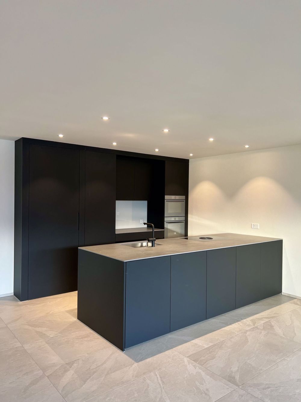 Luxuriöse 3.5-Zimmer-Terrassenwohnung mit bester See- & Bergsicht | dreamo.ch - Bild 3