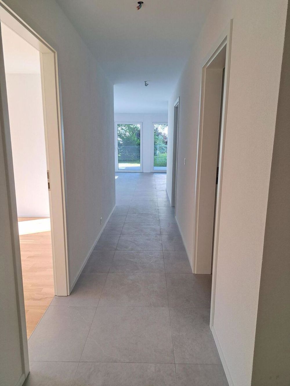 Luxuriöse 4.5-Zimmer-Wohnung neu mit 124 m2, Terrasse und Garten - Bild 12