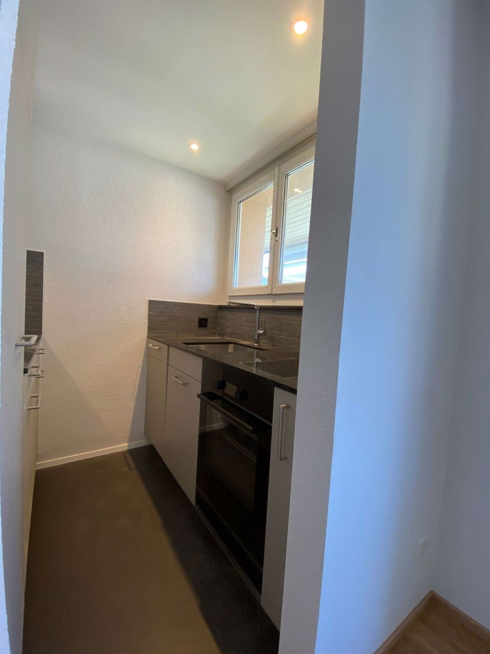 Helle 2- Zimmerwohnung mit Balkon, an ruhiger Lage. - Bild 3