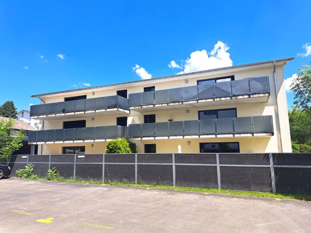 Sehr geräumige Wohnung wie neu mit 4,5 Zimmern und zwei Parkplätzen - Bild 10