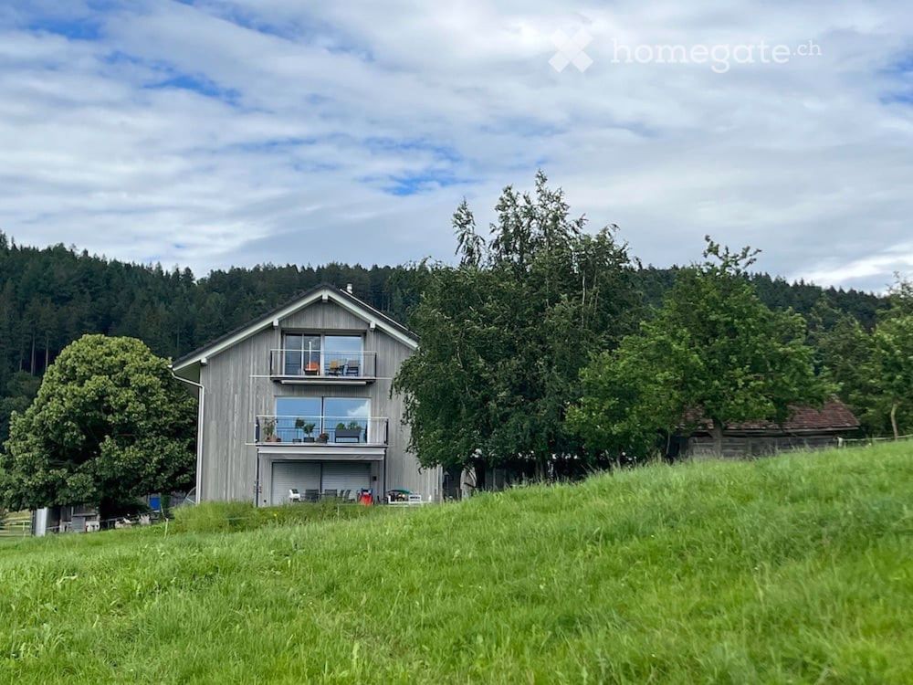 Moderne 4.5-Zimmer-Terrassenwohnung in idyllischer Landschaft - Bild 1