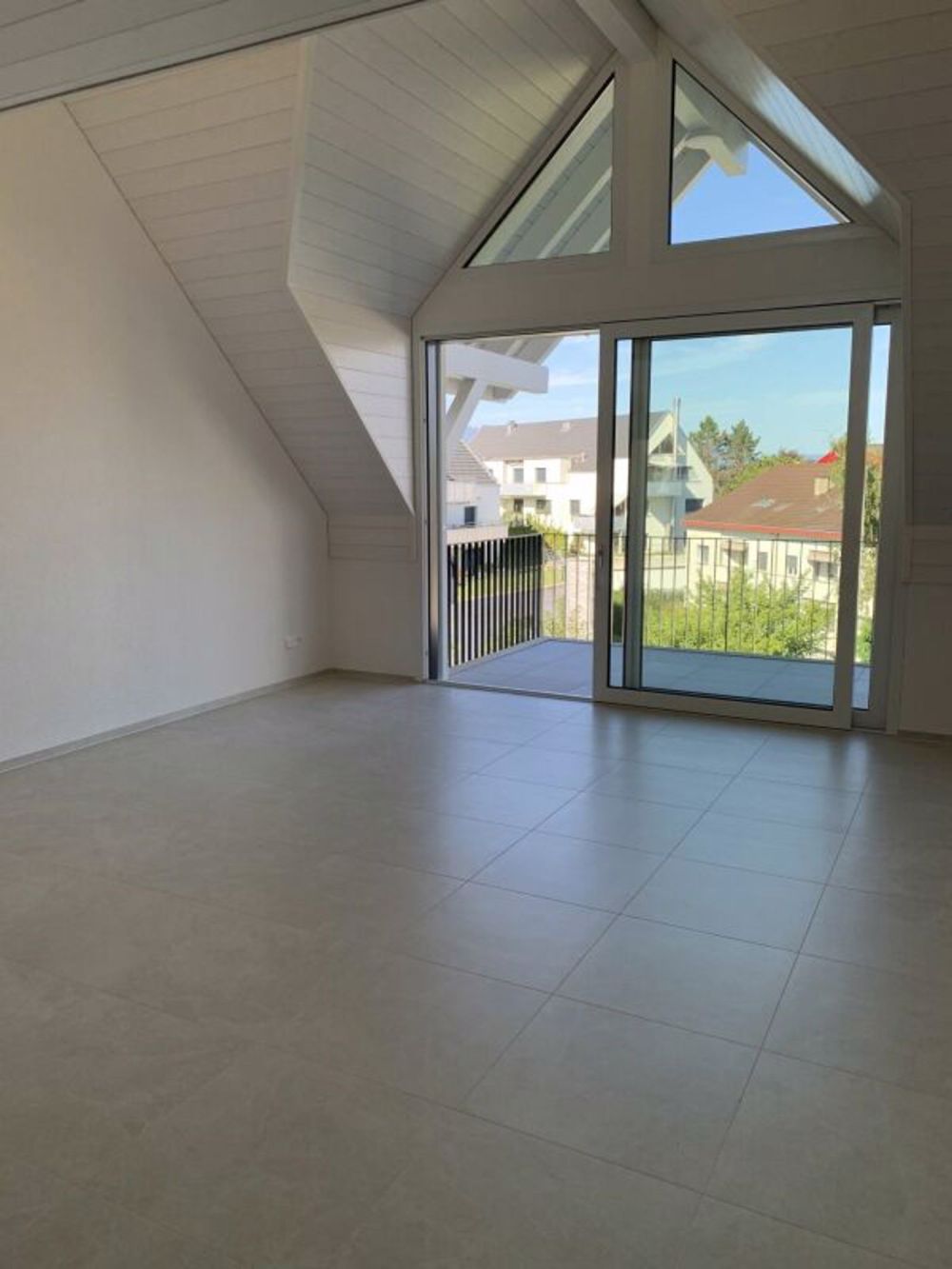 Vermietung einer schönen, zentral gelegenen 3½-Zimmer-Galeriewohnung mit Balkon - Bild 6