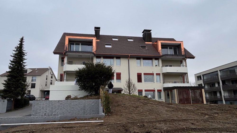 Charmante Dachwohnung mit Galerie und Panoramaausblick auf zentralschweizer Voralpen - Bild 8