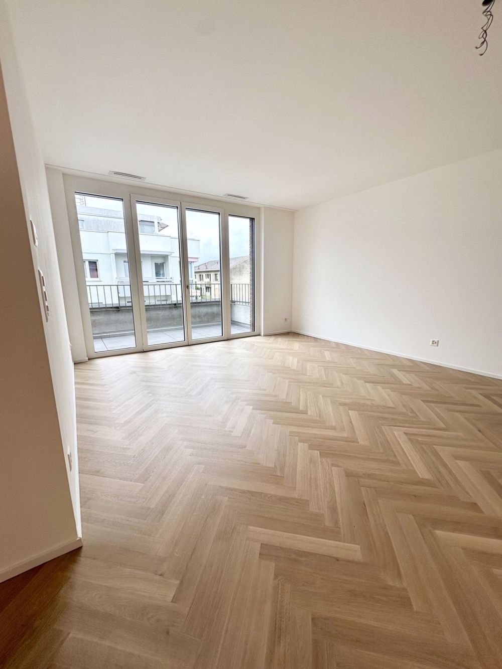 Brandneue Traumwohnung mit Balkon im obersten Stock - Bild 4