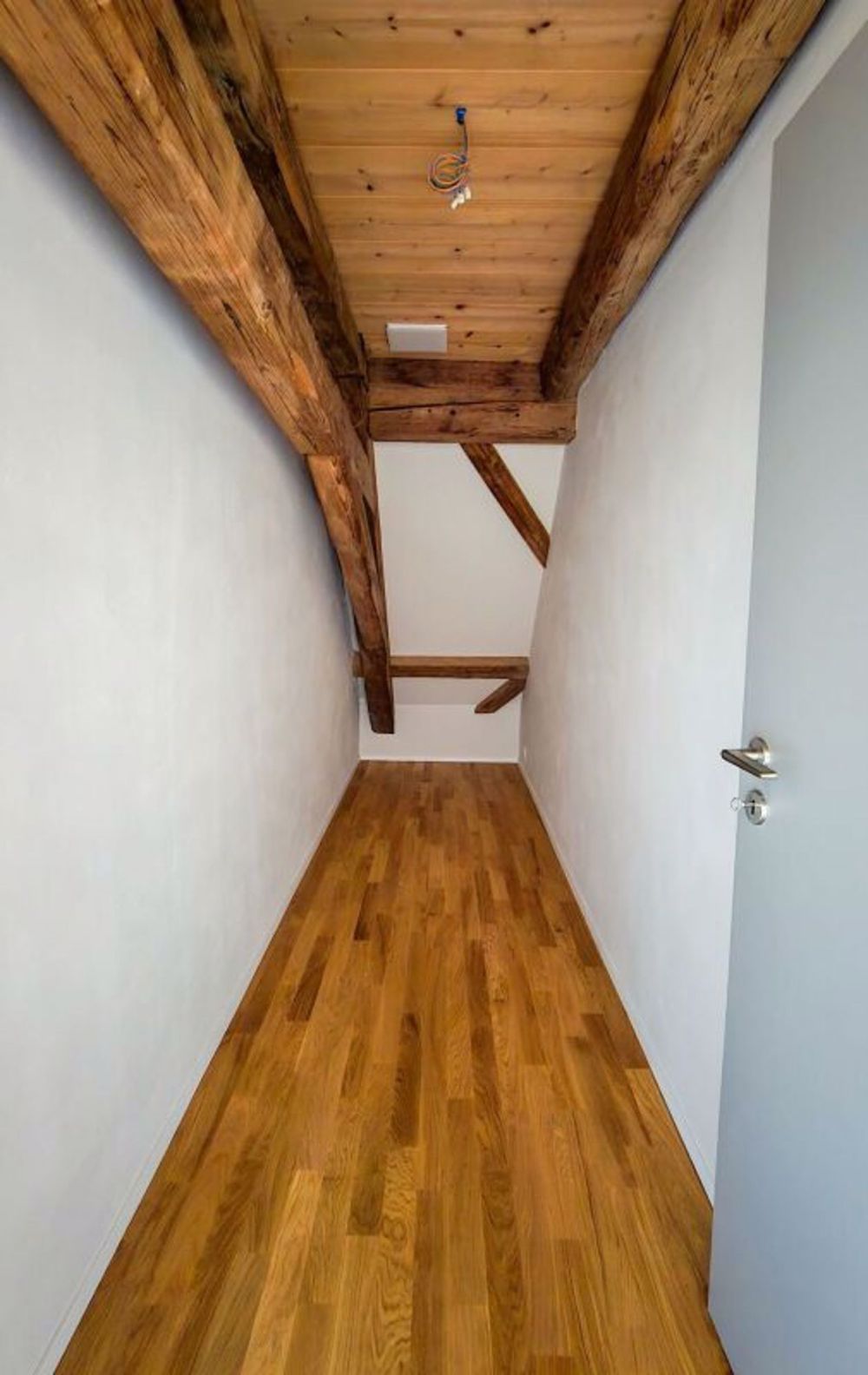 Moderne 2.5 Zimmer-Dachwohnung - Grosses Reduit