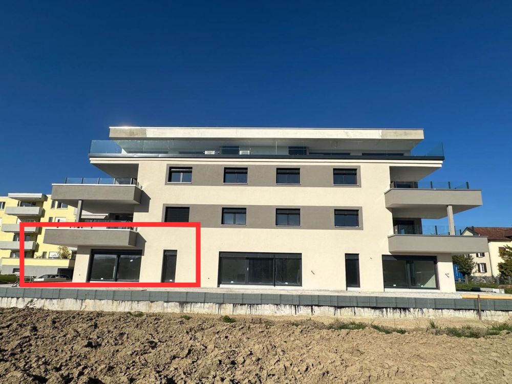 Exklusive 4.5 Zimmer Wohnung im EG - Bild 1