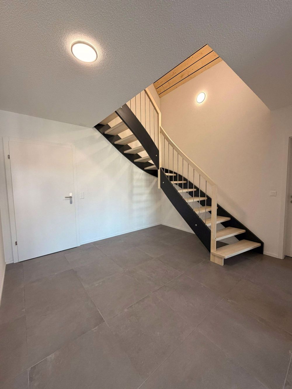 Neue 3.5-Zimmer-Wohnung in Coeuve mit sehr großem Balkon - Bild 9