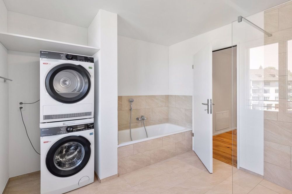 Hochmoderne 3.5-Zimmerwohnung mit Balkon im Erstbezug - Badezimmer