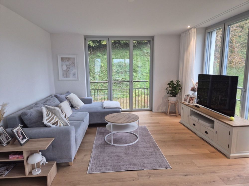 Willkommen an der Schädrütihalde 11 - Wohnzimmer möbliert