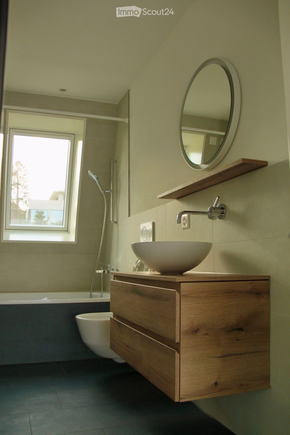 Charmante Duplex-/Maisonette-Wohnung in Oberwil mit Carport und Aussicht - Bild 11