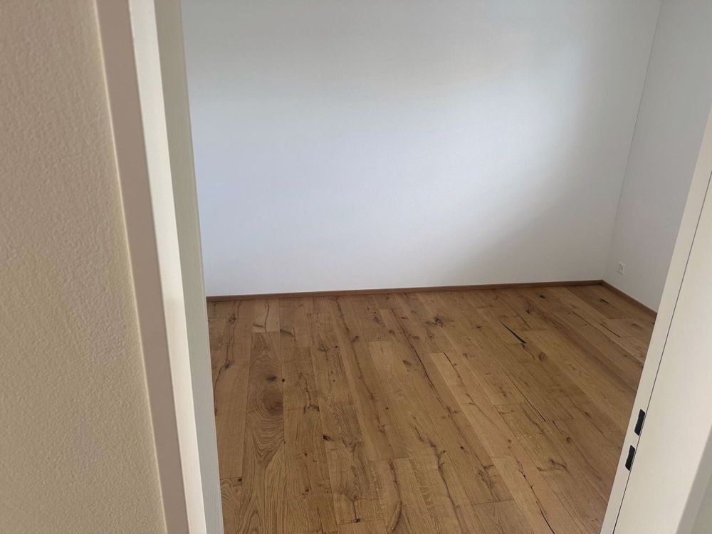 Moderne 3.5-Zimmer-Wohnung mit sonnigem Gartenplatz in Siebnen-Wangen - Bild 6