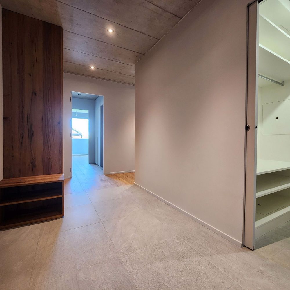 Appartement neuf de 4,5 pièces avec grand balcon - Bild 2