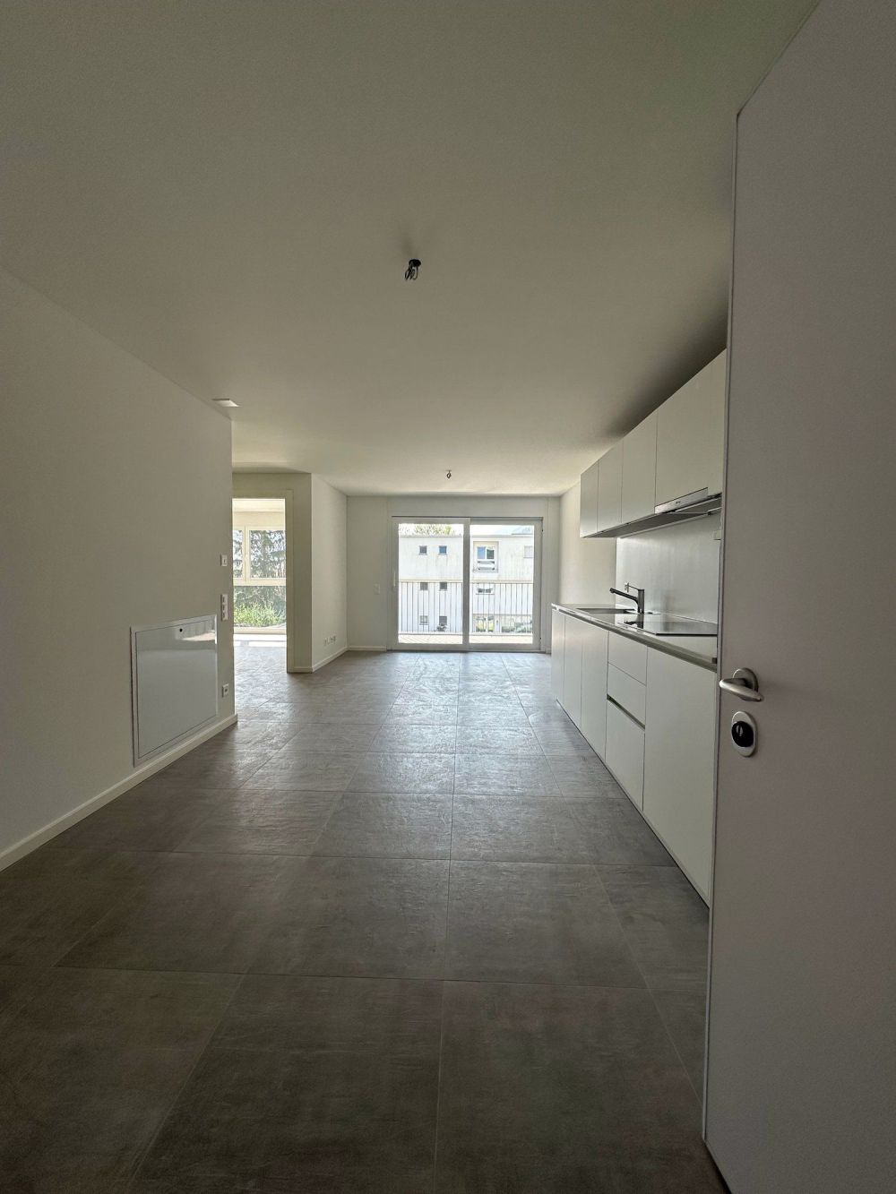 Wohnung 3.5 Zimmer mit Balkon und Blick - Bild 1