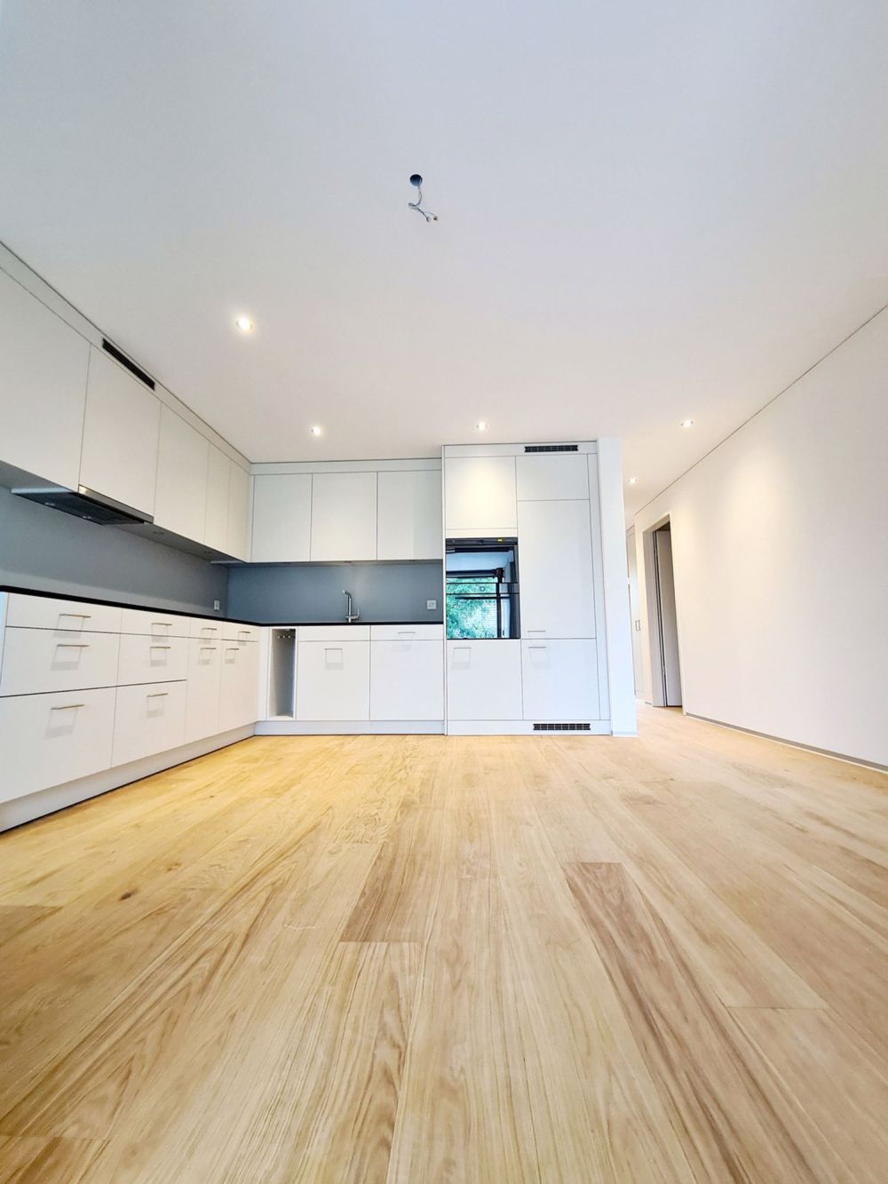 Nachhaltig wohnen in Niederönz stilvolle 2.5-Zimmerwohnung mit innovativem Energiekonzept - Bild 1
