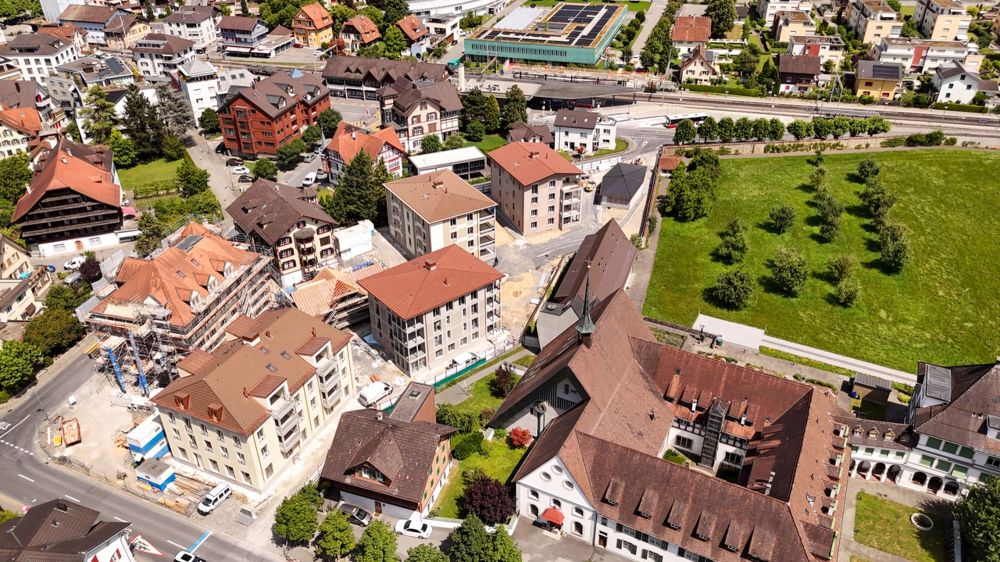 Stilvolle 2.5-Zimmer-Neubauwohnung mit Komfort und Aussicht - Überbauung Dorf Hyyser
