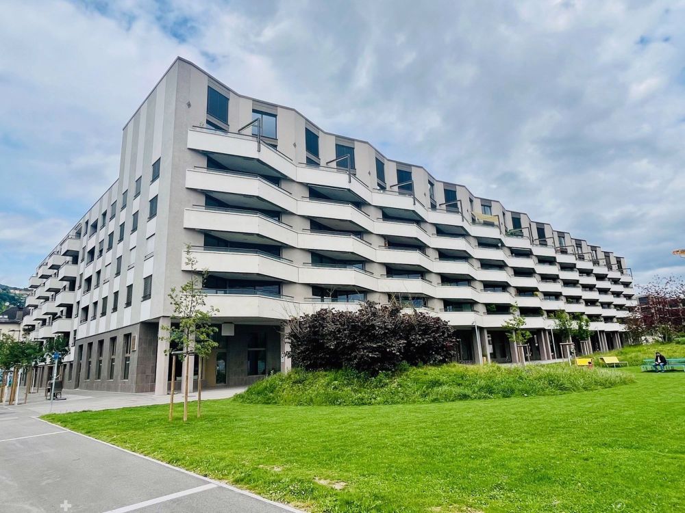 Moderne möblierte 2.5-Zimmerwohnung im Zentrum von Biel - Bild 1