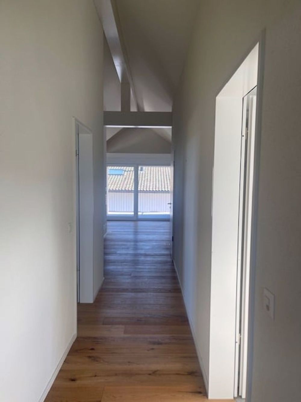 Moderne 4.5-Zimmer-Dachwohnung mit herrlicher Aussicht in Hermetschwil-Staffeln - Bild 11