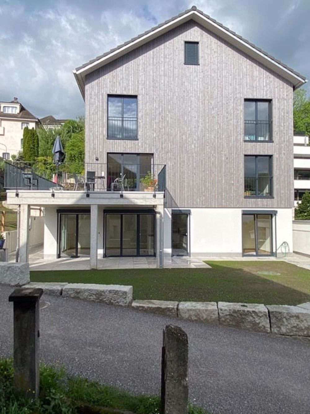 Rarität: Neubau 3.5-Zimmer-Wohnung in Zweifamilienhaus vor den Toren Zürichs - Bild 1
