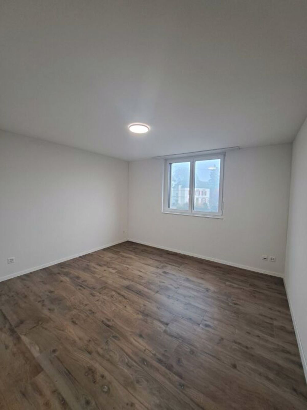 Zweitvermietung: moderne & grosszügige 2.5 Zi-Wohnung mit Balkon - Bild 5