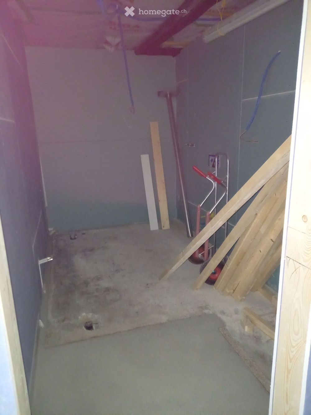 Moderne 2.5-Zimmer-Dachwohnung in Heimberg - Bild 3