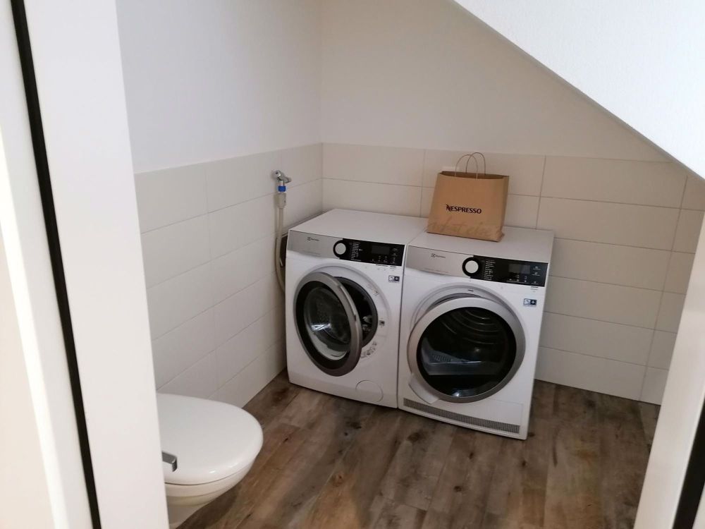 Wunderschöne moderne Dachgeschosswohnung - Waschmaschine / Tumbler