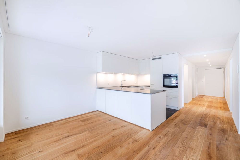 Einziehen und geniessen - Wohnen wo andere Ferien machen mit Weitblick und Balkon - Bild 3
