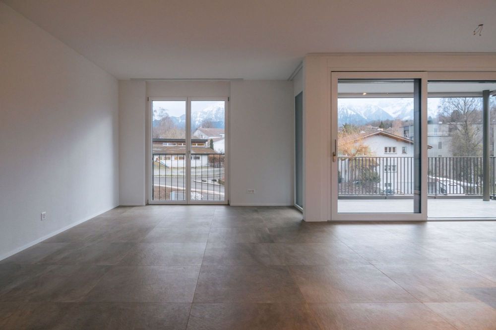 Moderne 4.5-Zimmer-Wohnung mit Schwedenofen und grossem Balkon in Uetendorf - Bild 3