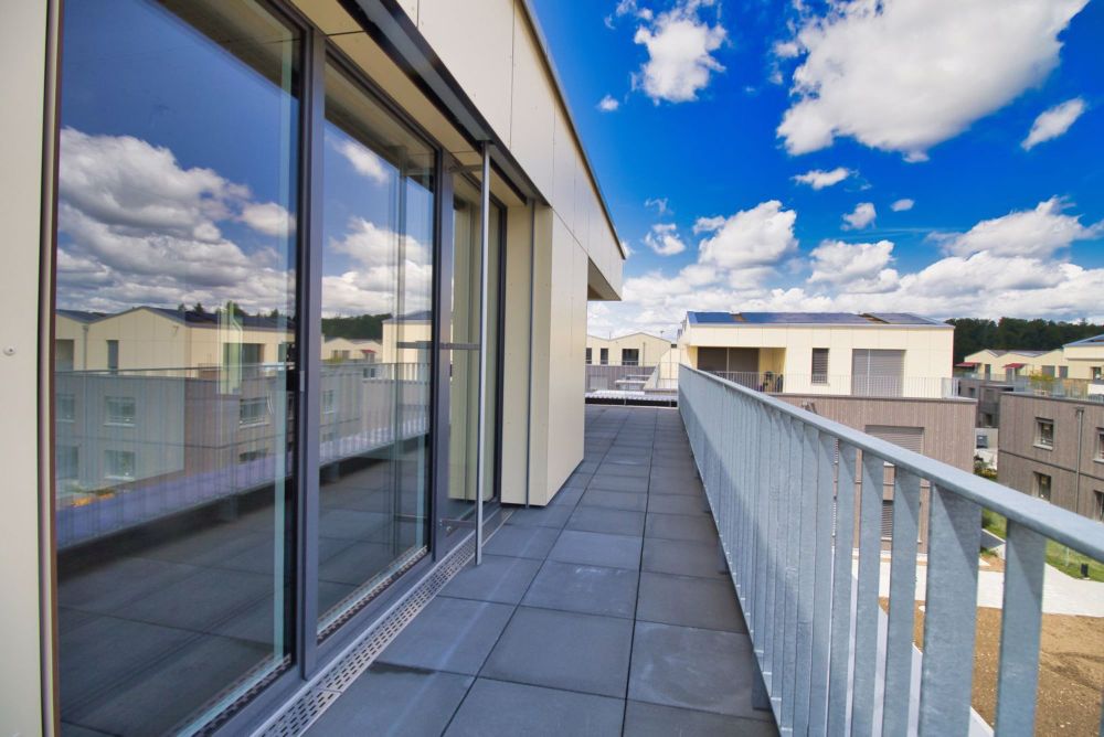 Erstvermietung 3.5-Zimmer-Attika-Wohnung mit grosser Terrasse und Sitzplatz - Bild 3