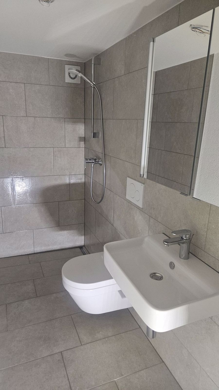 Frisch renovierte 1.5- Zimmerwohnung in ruhiger Lage - Näche Bahnhof & Bodensee - Bild 2