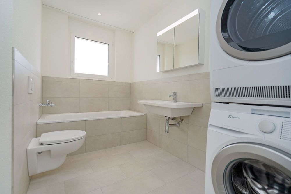 Terrassenwohnung zu vermieten - Badezimmer mit Wanne