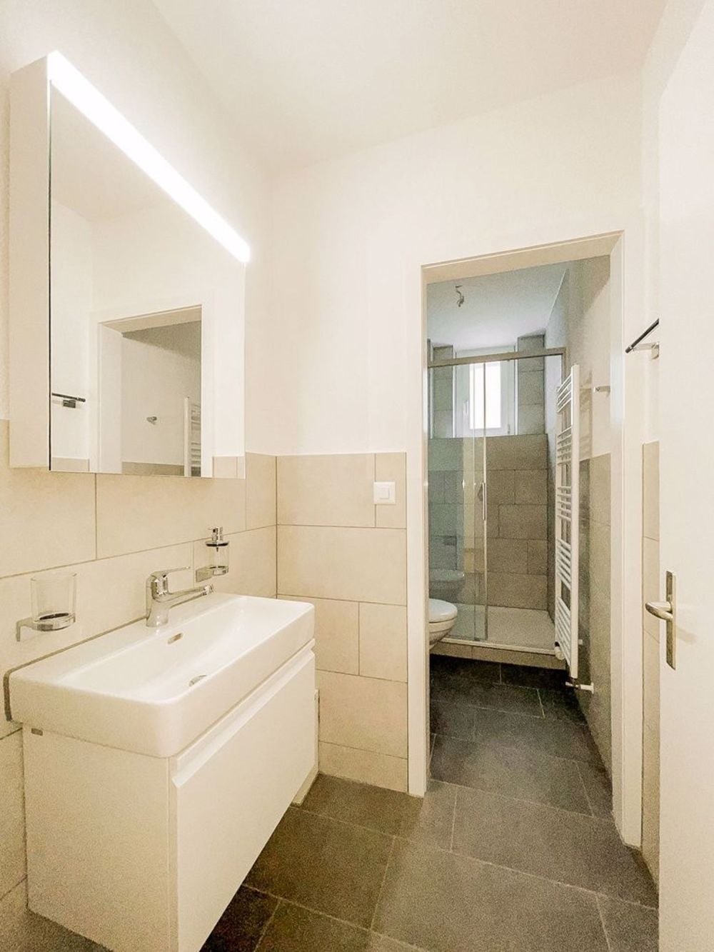 Erstbezug - neu sanierte Wohnung zu vermieten - Badezimmer