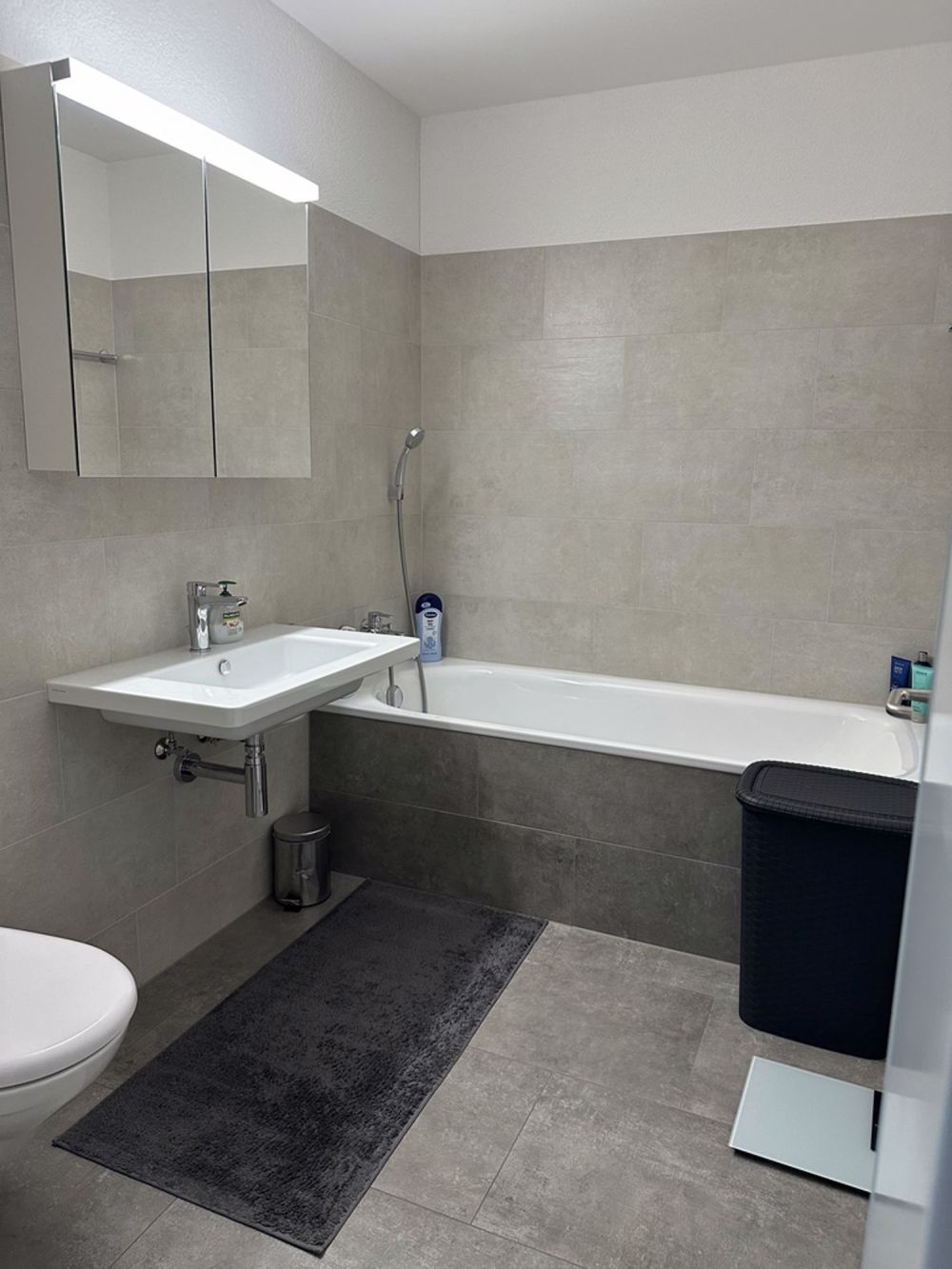 Moderne helle Wohnung - WC / Bad